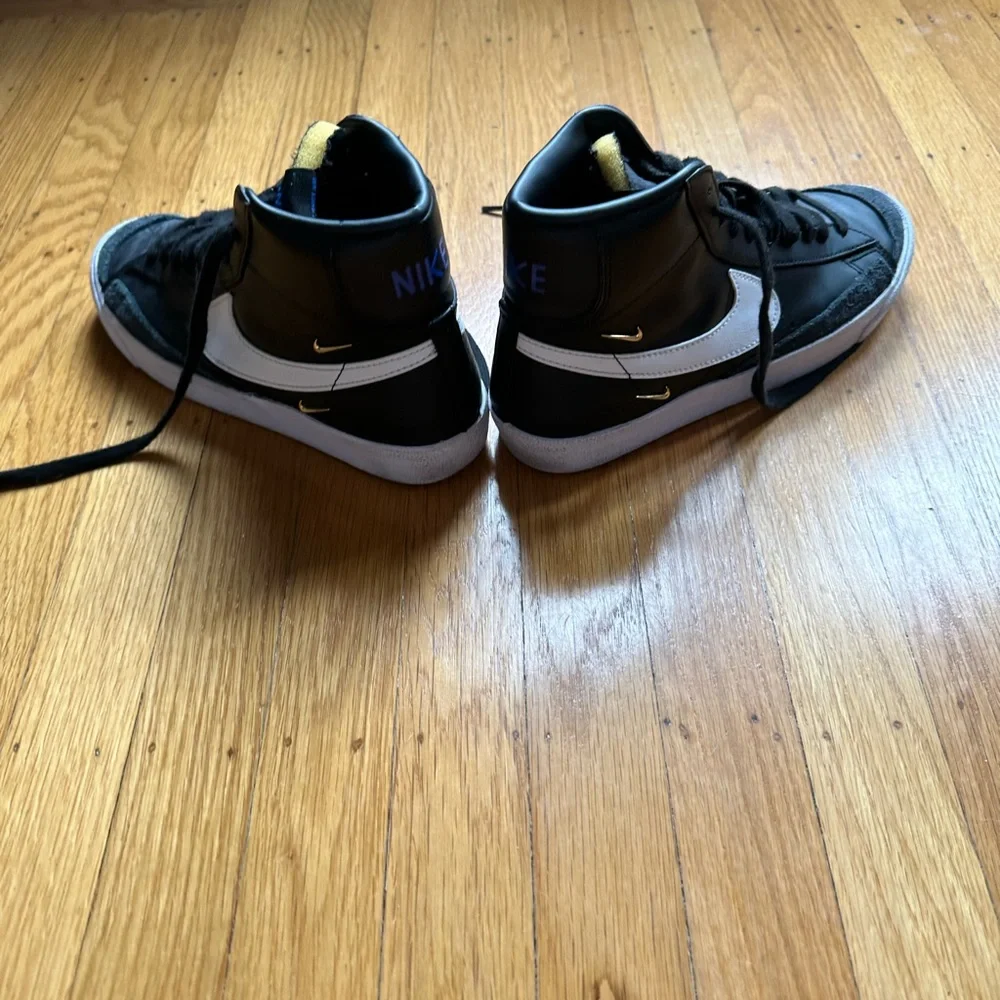 Women’s Nike Blazer 77 Mid Vintage Sneakers - Picture 3 of 6